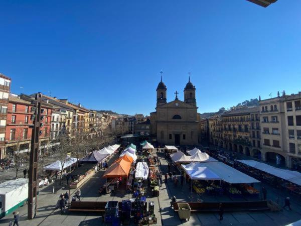Erdizka, Centrico Apartamento Turistico Con La Mejor Vista Plaza De Los Fueros Estella Exterior photo